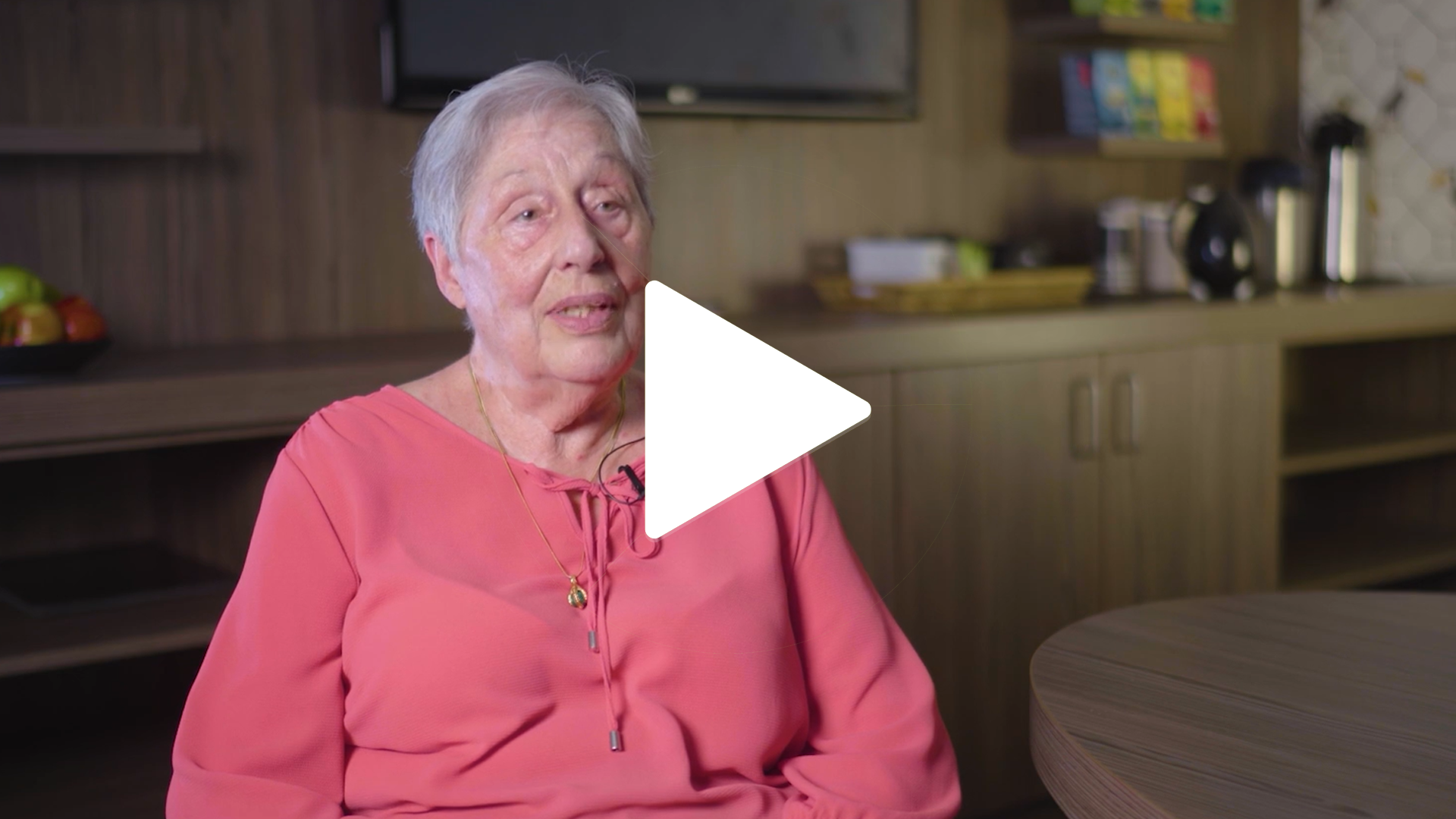 Lilyane - Playbutton - Still